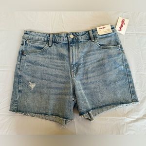 Women’s Wrangler high rise vintage 4” short. Size:12